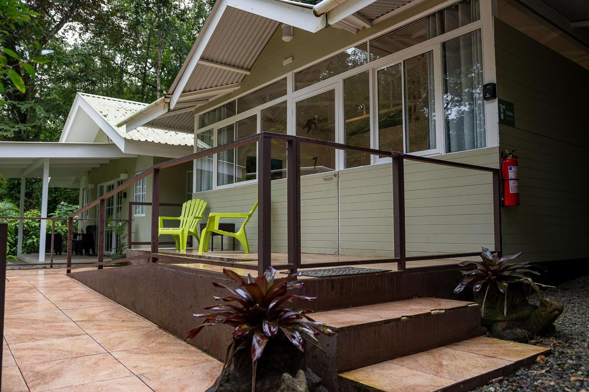 Jaguar Inn Bungalows Puerto Viejo de Talamanca Exterior foto
